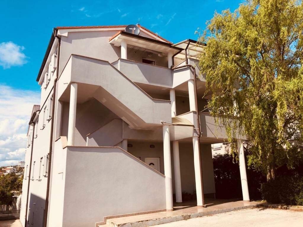 Tomisha Apartment Pjescana Uvala Ngoại thất bức ảnh